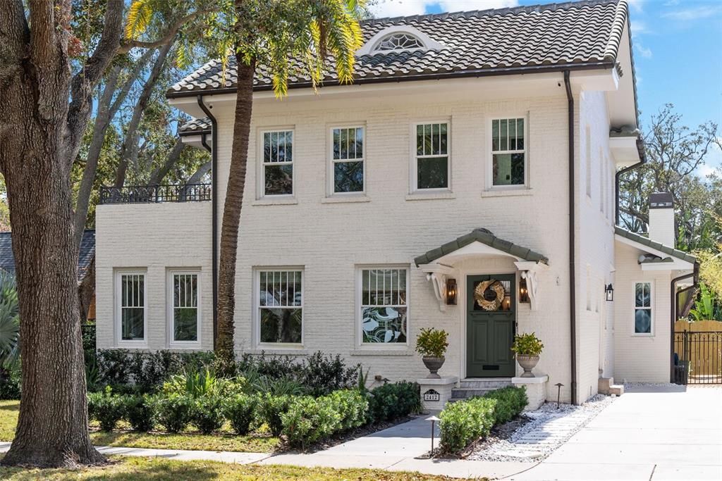 最近售出: $3,300,000 (6 贝兹, 4 浴室, 4148 平方英尺)