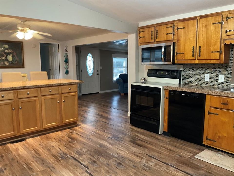 На продажу: $144,000 (2 спален, 2 ванн, 1105 Квадратных фут)