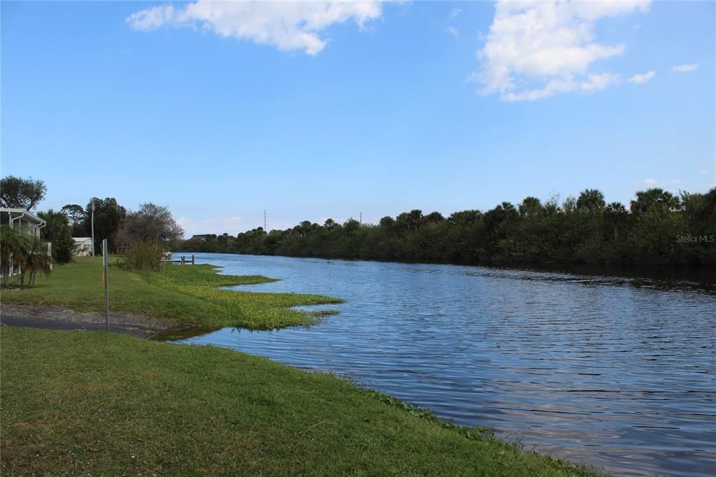 На продажу: $144,000 (2 спален, 2 ванн, 1105 Квадратных фут)