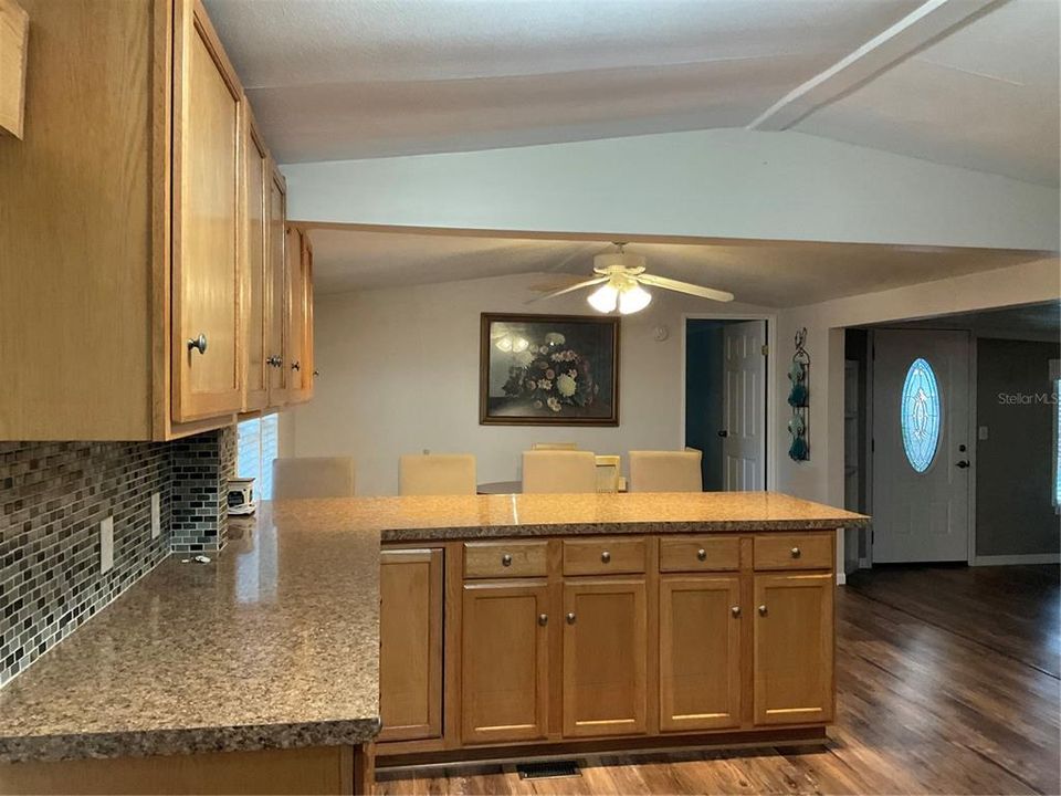 На продажу: $144,000 (2 спален, 2 ванн, 1105 Квадратных фут)