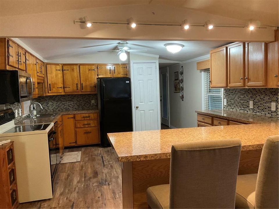 На продажу: $144,000 (2 спален, 2 ванн, 1105 Квадратных фут)