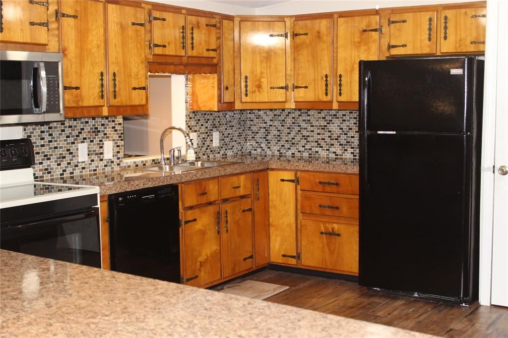 На продажу: $144,000 (2 спален, 2 ванн, 1105 Квадратных фут)