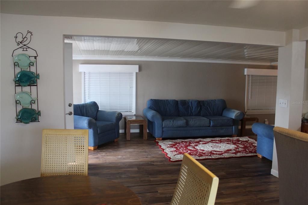 На продажу: $144,000 (2 спален, 2 ванн, 1105 Квадратных фут)