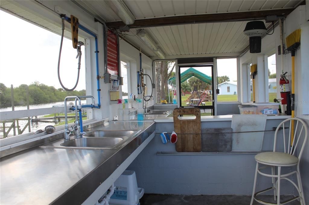 На продажу: $144,000 (2 спален, 2 ванн, 1105 Квадратных фут)