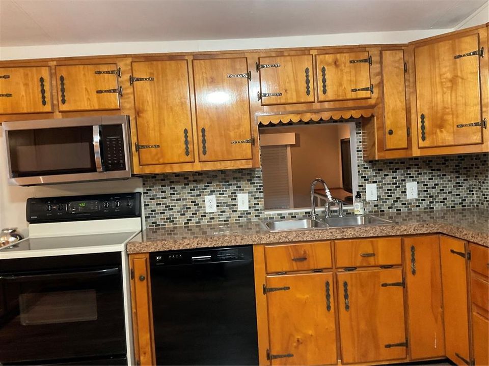 На продажу: $144,000 (2 спален, 2 ванн, 1105 Квадратных фут)