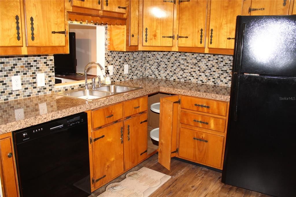 На продажу: $144,000 (2 спален, 2 ванн, 1105 Квадратных фут)