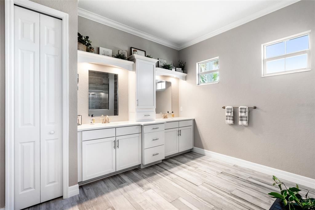 For Sale: $1,500,000 (3 beds, 3 baths, 2647 Square Feet)