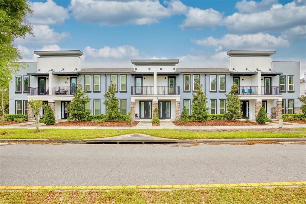 Recently Sold: $350,000 (3 beds, 2 baths, 1452 Square Feet)