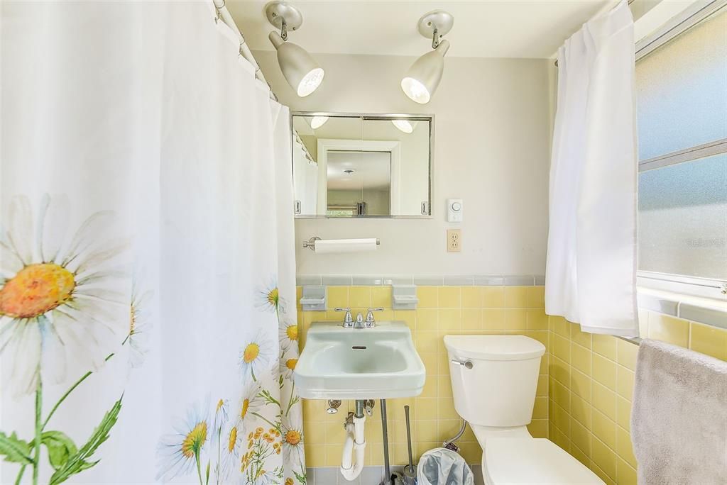 For Sale: $2,250,000 (4 beds, 3 baths, 1702 Square Feet)