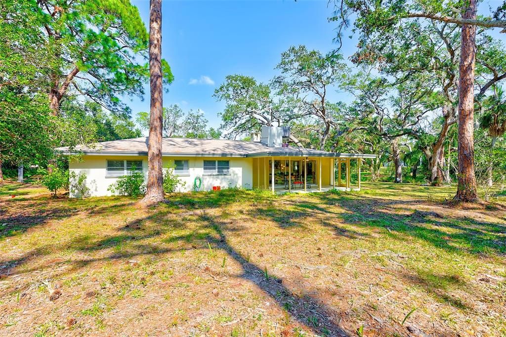 For Sale: $2,250,000 (4 beds, 3 baths, 1702 Square Feet)