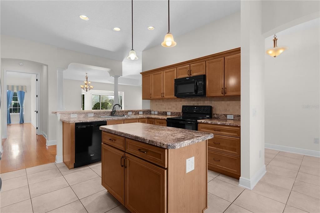 待售: $895,000 (3 贝兹, 2 浴室, 3466 平方英尺)