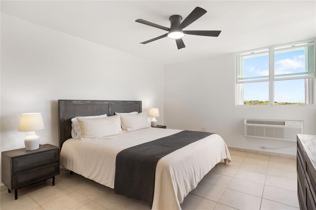 En Venta: $435,000 (4 camas, 3 baños, 2741 Pies cuadrados)