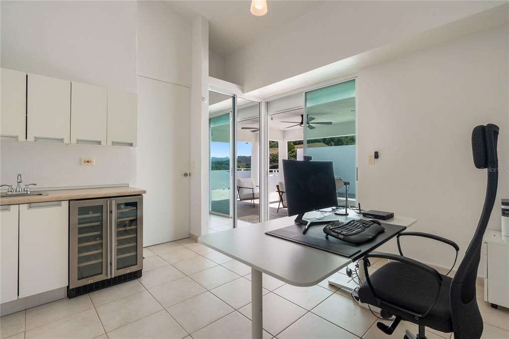 En Venta: $435,000 (4 camas, 3 baños, 2741 Pies cuadrados)