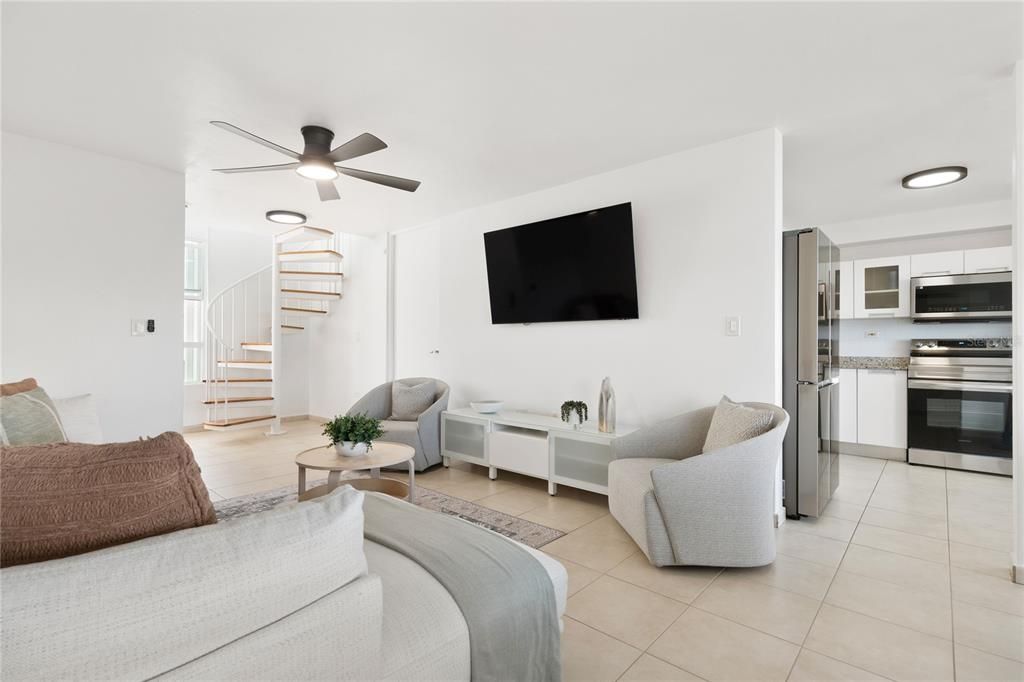 En Venta: $435,000 (4 camas, 3 baños, 2741 Pies cuadrados)