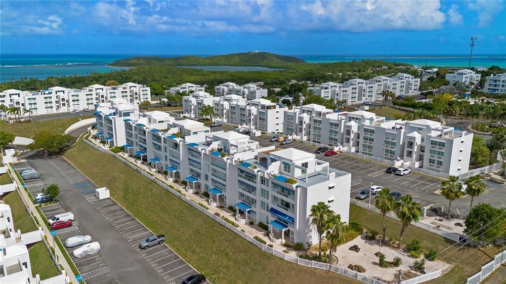 En Venta: $435,000 (4 camas, 3 baños, 2741 Pies cuadrados)