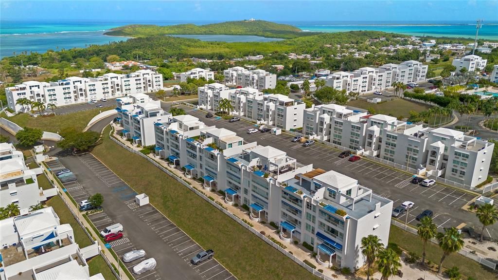 En Venta: $435,000 (4 camas, 3 baños, 2741 Pies cuadrados)