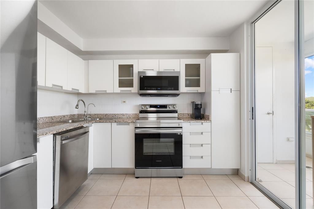 En Venta: $435,000 (4 camas, 3 baños, 2741 Pies cuadrados)