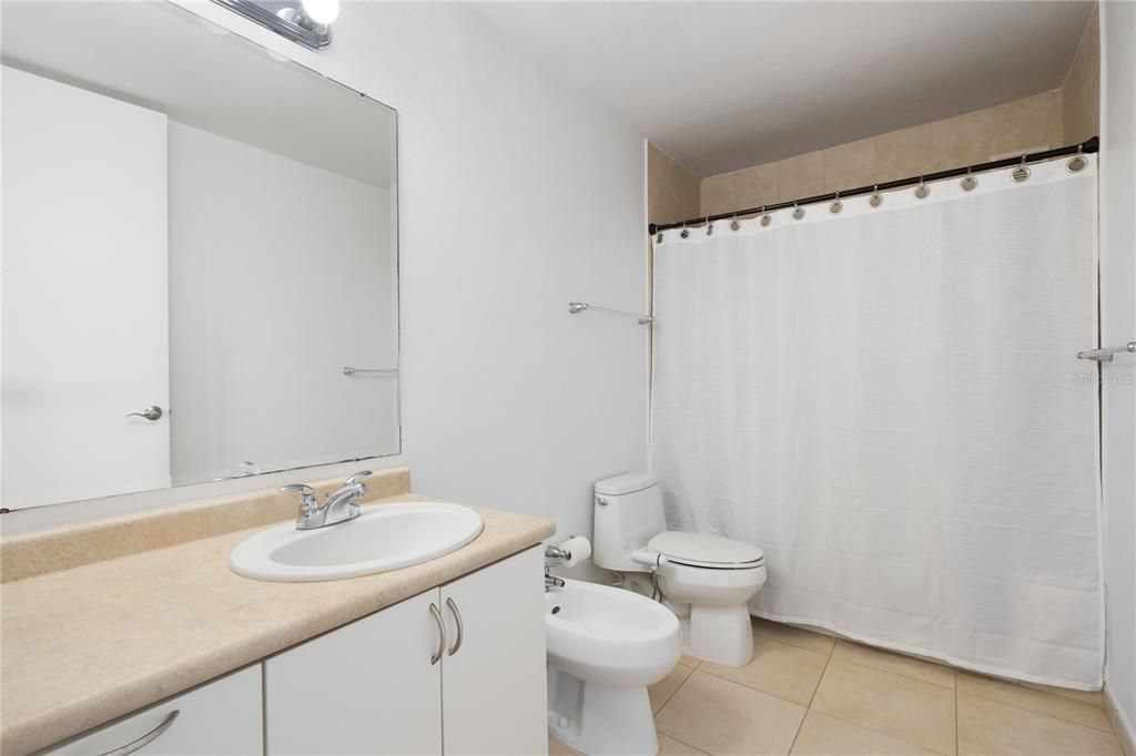 En Venta: $435,000 (4 camas, 3 baños, 2741 Pies cuadrados)