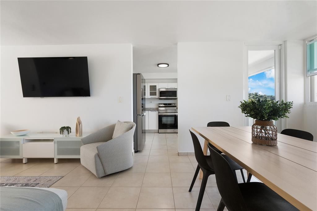 En Venta: $435,000 (4 camas, 3 baños, 2741 Pies cuadrados)