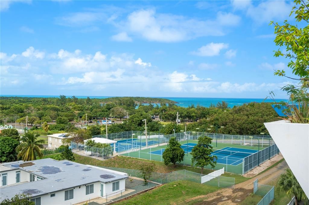 En Venta: $435,000 (4 camas, 3 baños, 2741 Pies cuadrados)