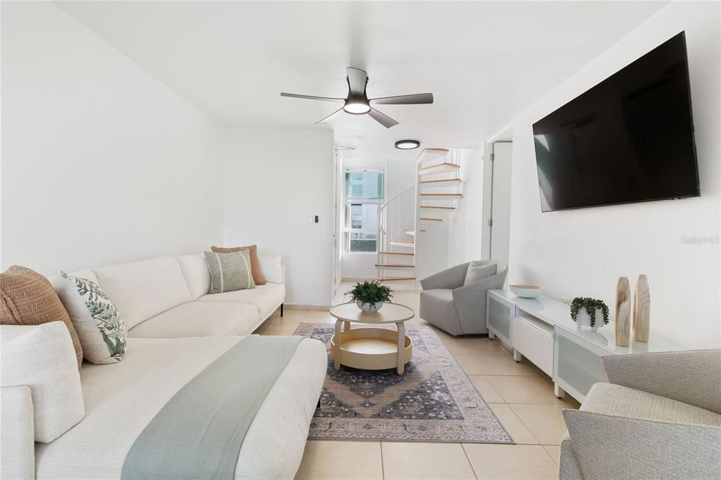 En Venta: $435,000 (4 camas, 3 baños, 2741 Pies cuadrados)