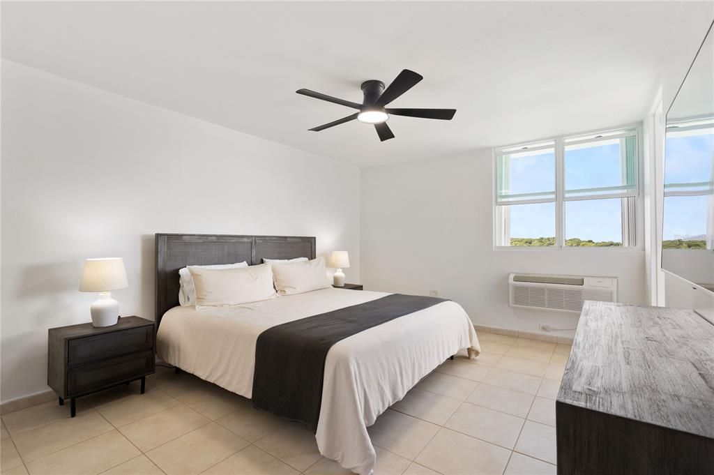 En Venta: $435,000 (4 camas, 3 baños, 2741 Pies cuadrados)