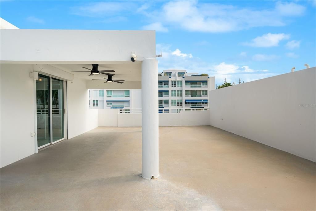 En Venta: $435,000 (4 camas, 3 baños, 2741 Pies cuadrados)