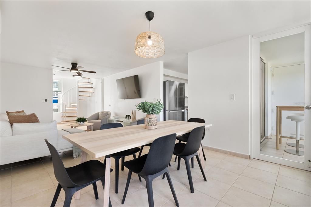 En Venta: $435,000 (4 camas, 3 baños, 2741 Pies cuadrados)