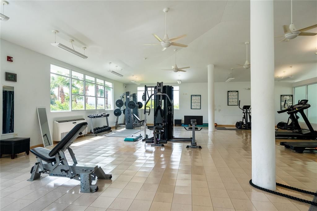 En Venta: $435,000 (4 camas, 3 baños, 2741 Pies cuadrados)