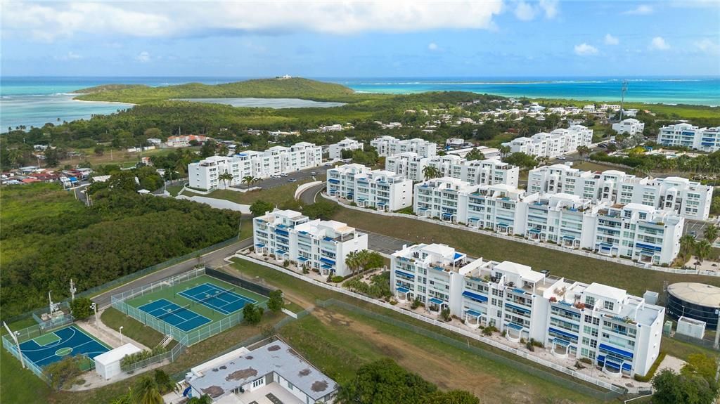 En Venta: $435,000 (4 camas, 3 baños, 2741 Pies cuadrados)