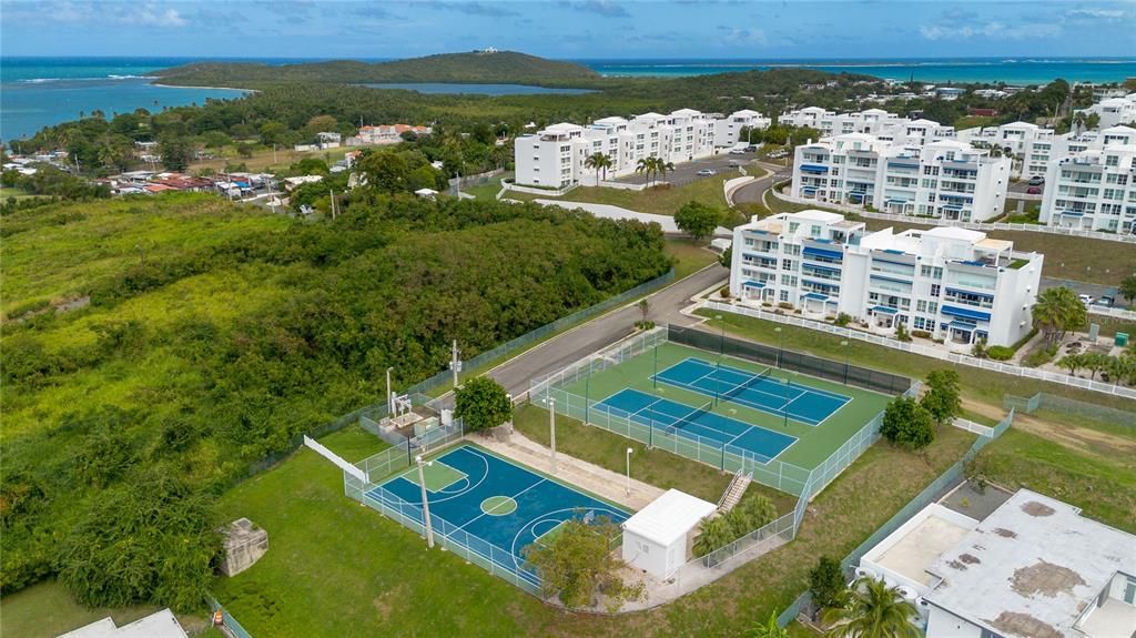 En Venta: $435,000 (4 camas, 3 baños, 2741 Pies cuadrados)