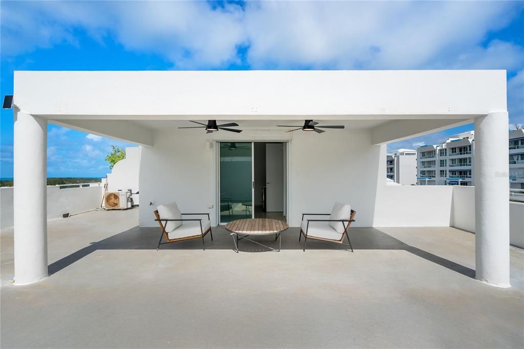 En Venta: $435,000 (4 camas, 3 baños, 2741 Pies cuadrados)