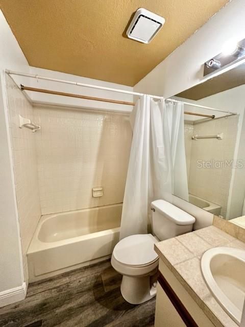 Active With Contract: $145,000 (2 beds, 2 baths, 804 Square Feet)