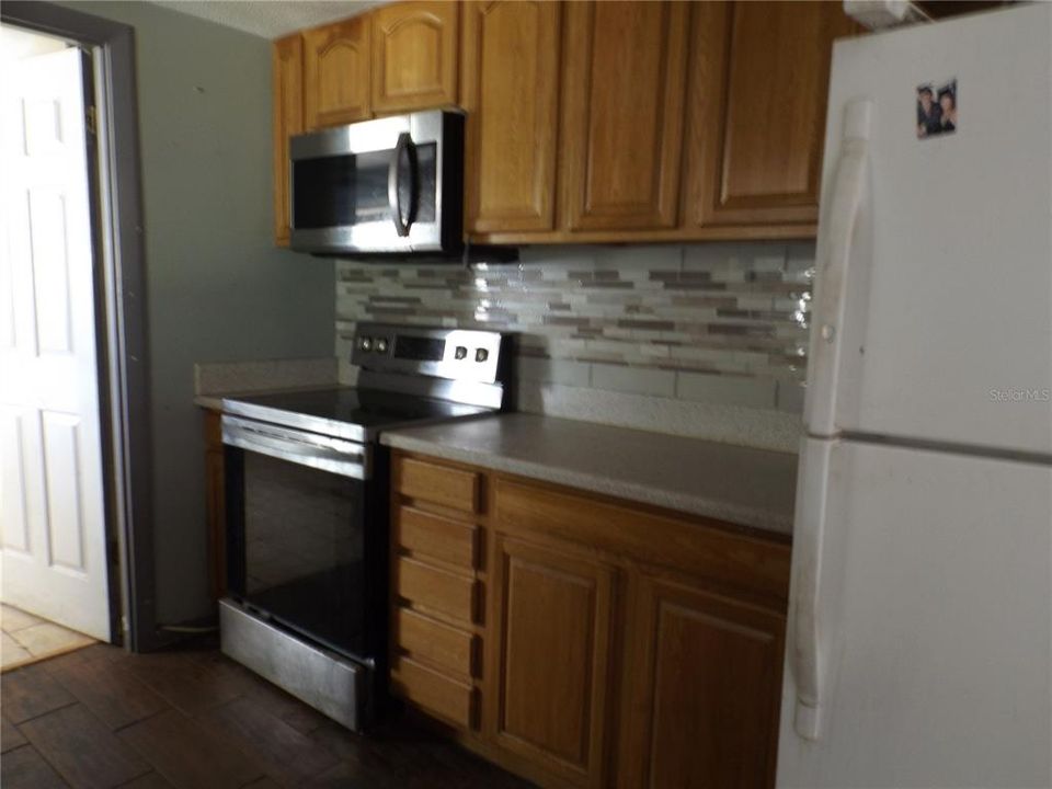 For Sale: $180,000 (2 beds, 1 baths, 1200 Square Feet)