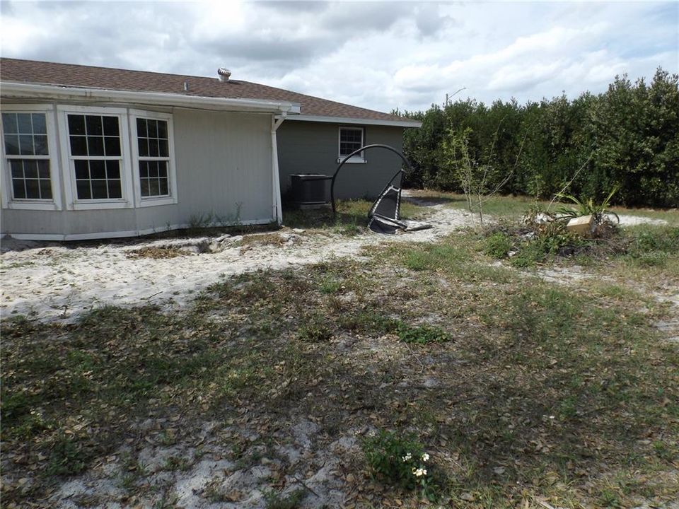 For Sale: $180,000 (2 beds, 1 baths, 1200 Square Feet)