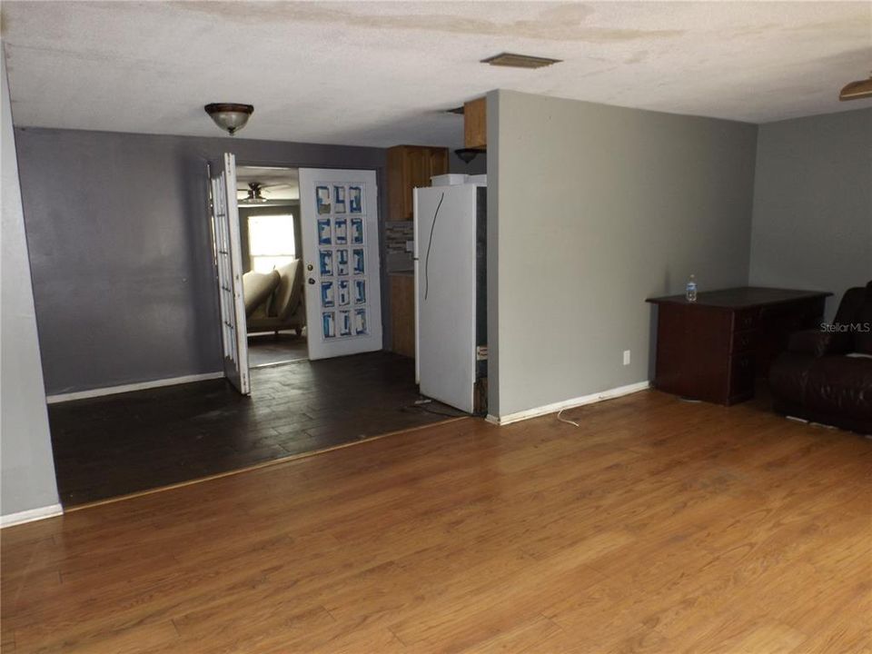 For Sale: $180,000 (2 beds, 1 baths, 1200 Square Feet)