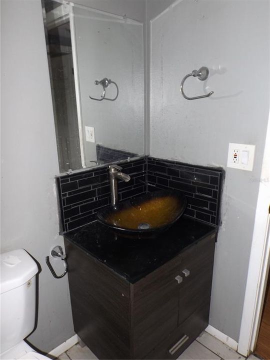 For Sale: $180,000 (2 beds, 1 baths, 1200 Square Feet)