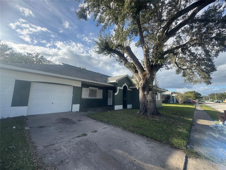 Recently Rented: $2,190 (4 beds, 2 baths, 1459 Square Feet)