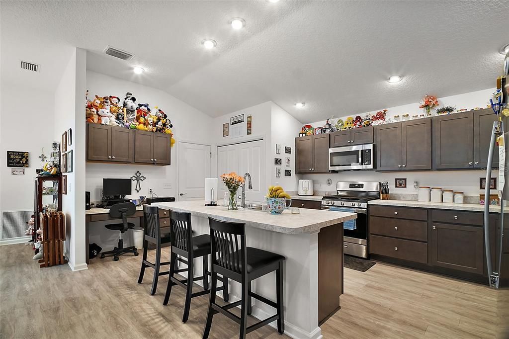 For Sale: $314,000 (2 beds, 2 baths, 1257 Square Feet)