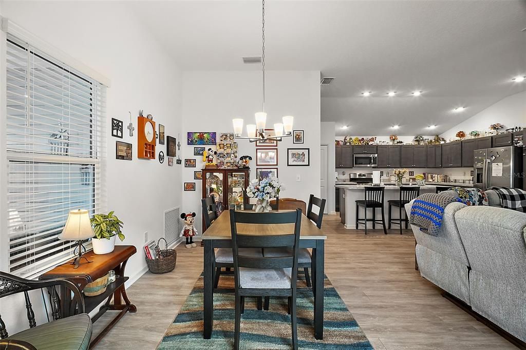 For Sale: $314,000 (2 beds, 2 baths, 1257 Square Feet)