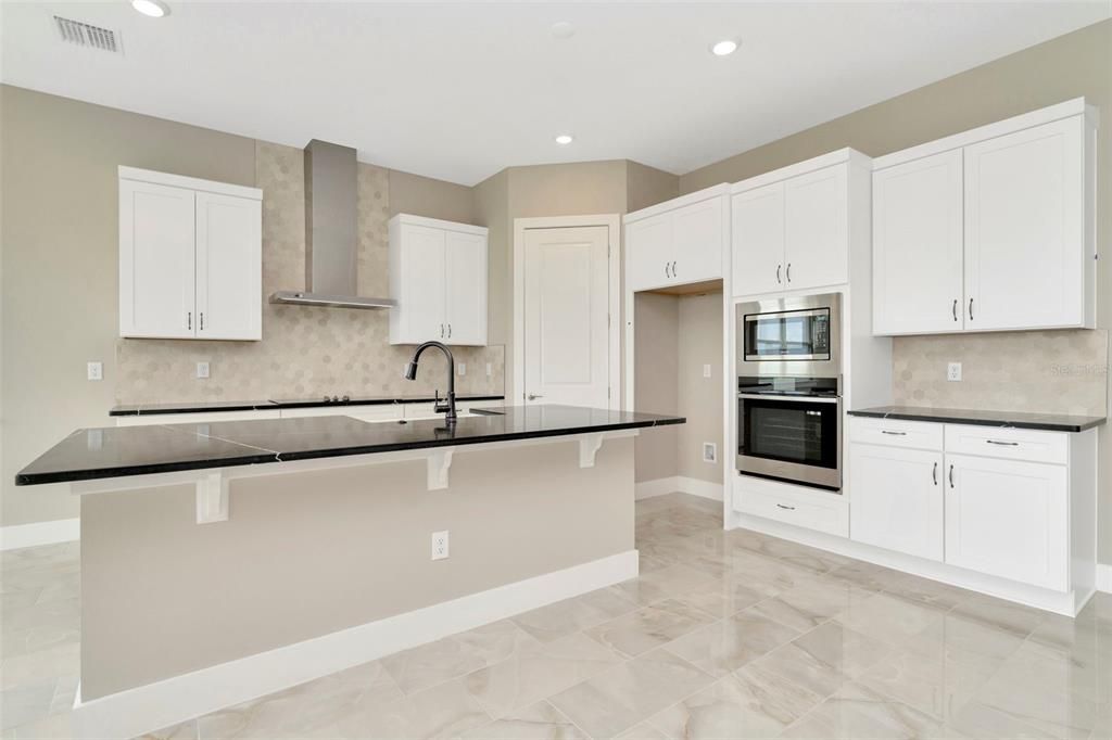 Active With Contract: $564,990 (3 beds, 3 baths, 2437 Square Feet)