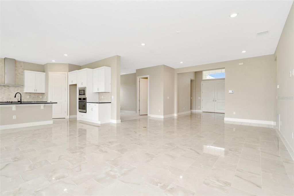 Active With Contract: $564,990 (3 beds, 3 baths, 2437 Square Feet)