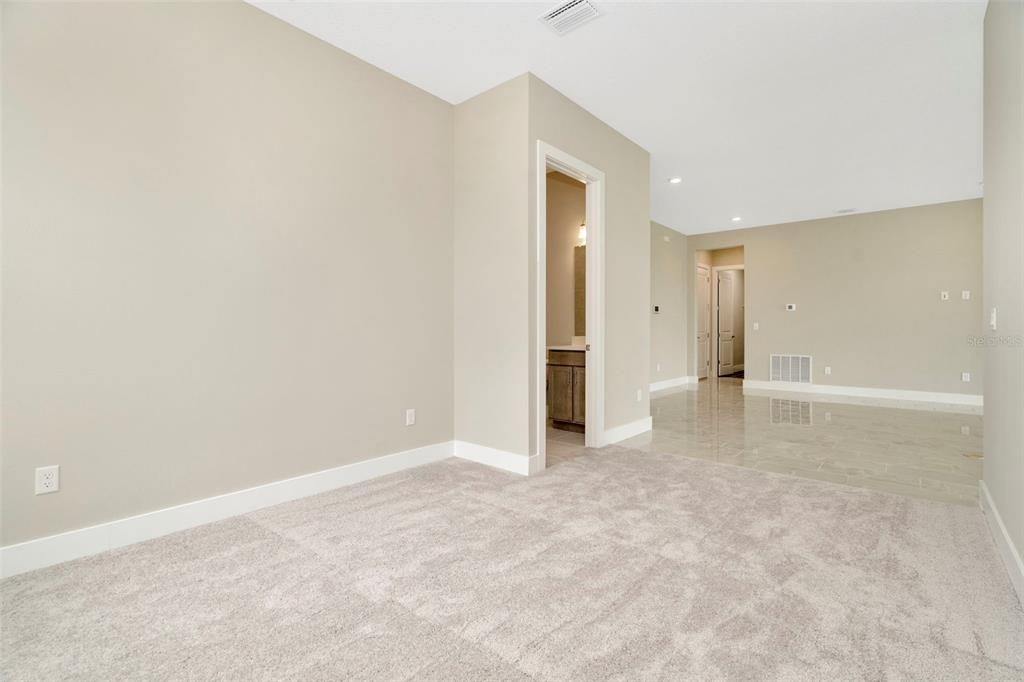 Active With Contract: $564,990 (3 beds, 3 baths, 2437 Square Feet)