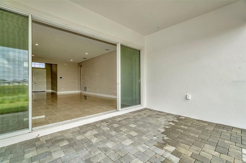 Active With Contract: $564,990 (3 beds, 3 baths, 2437 Square Feet)