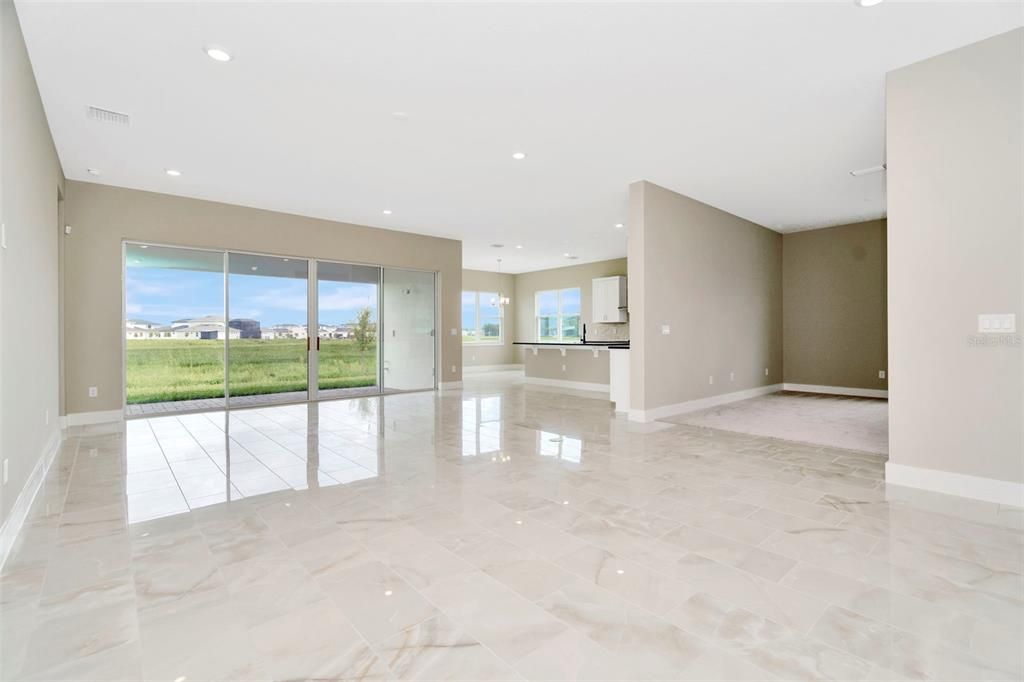 Active With Contract: $564,990 (3 beds, 3 baths, 2437 Square Feet)