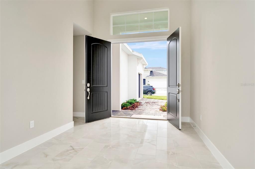 Active With Contract: $564,990 (3 beds, 3 baths, 2437 Square Feet)