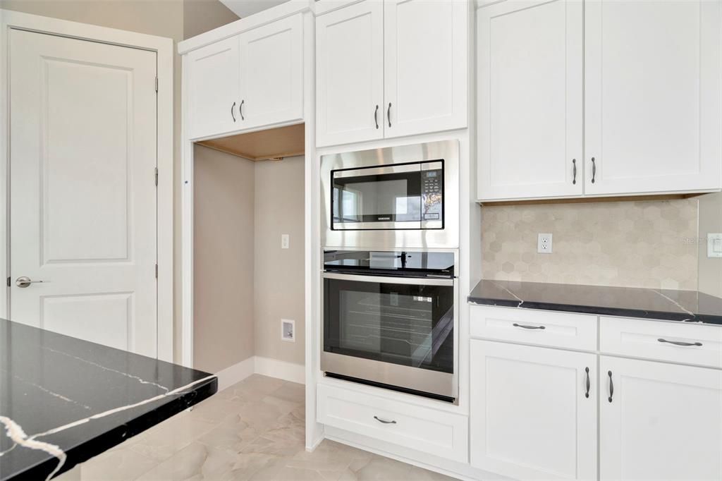 Active With Contract: $564,990 (3 beds, 3 baths, 2437 Square Feet)