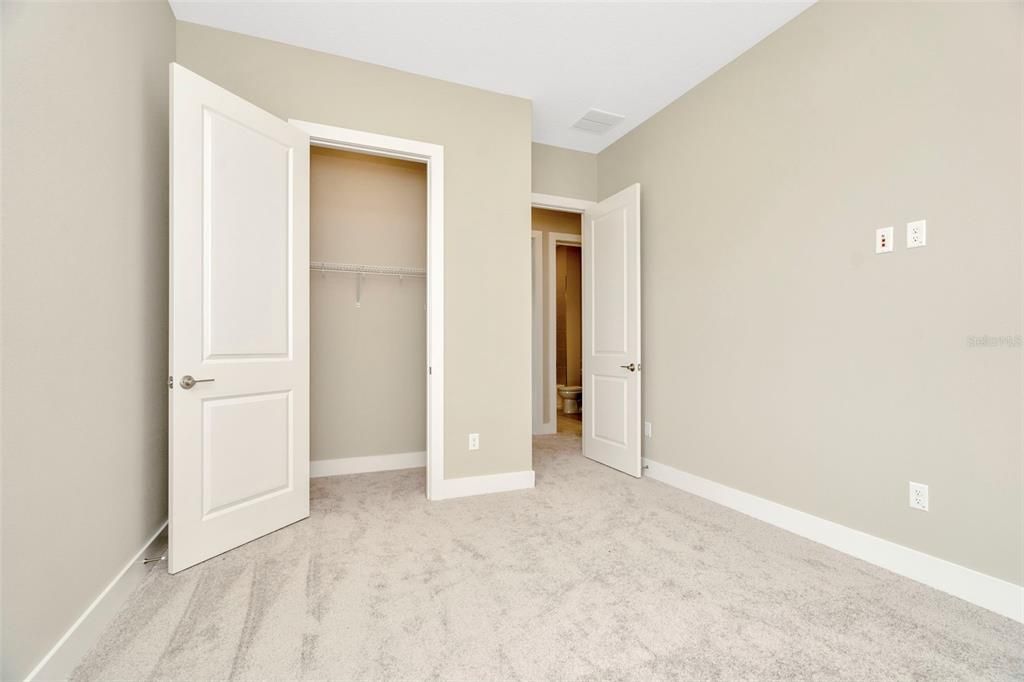 Active With Contract: $564,990 (3 beds, 3 baths, 2437 Square Feet)