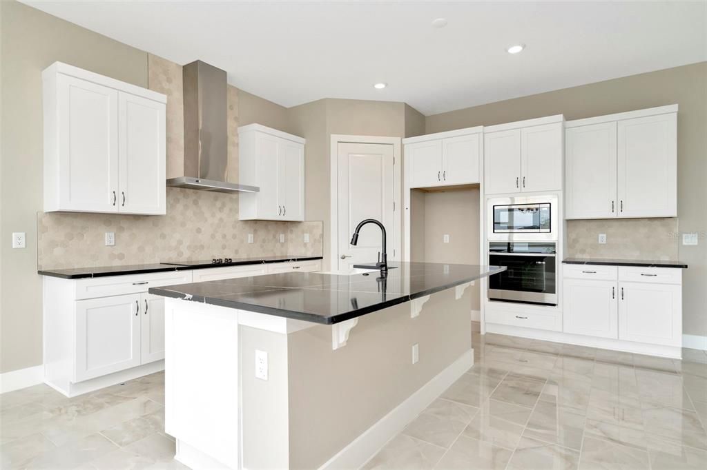 Active With Contract: $564,990 (3 beds, 3 baths, 2437 Square Feet)