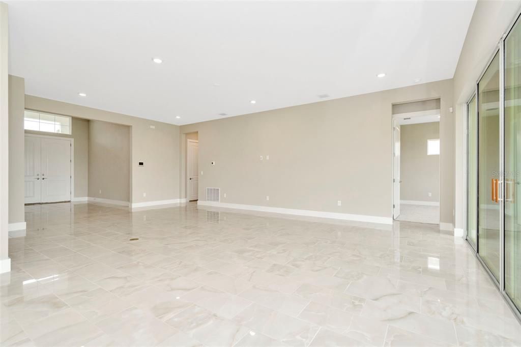 Active With Contract: $564,990 (3 beds, 3 baths, 2437 Square Feet)